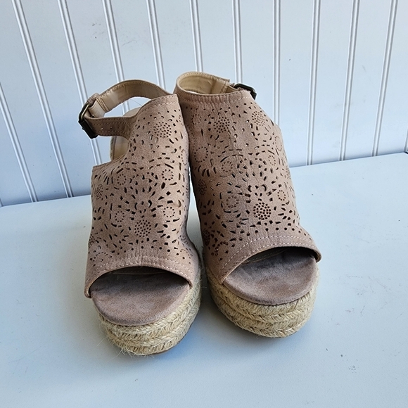 WILD DIVA LOUNGE Taupe Beige Lace Up Platform Heeled Wedge Sandals Sz 8 - Picture 7 of 10